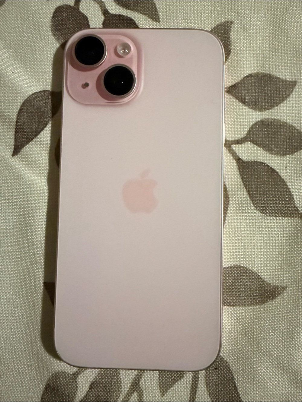 Unlocked Apple iPhone 15 in Pink – Sleek Pink Finish Smartphone